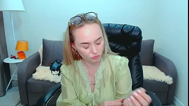 LiluMoon__ live cam