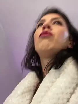 AlyaRei live cam