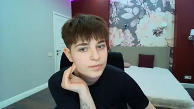 EmiliaYours live cam