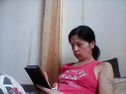 Milana38 live cam