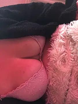 josi-420 live cam on Stripchat