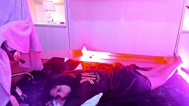 TomieDark_ live cam on Stripchat