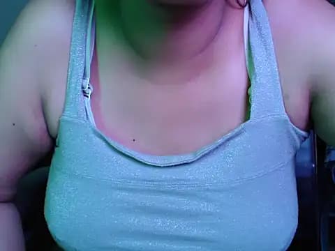 Kiarax1 live cam on Stripchat