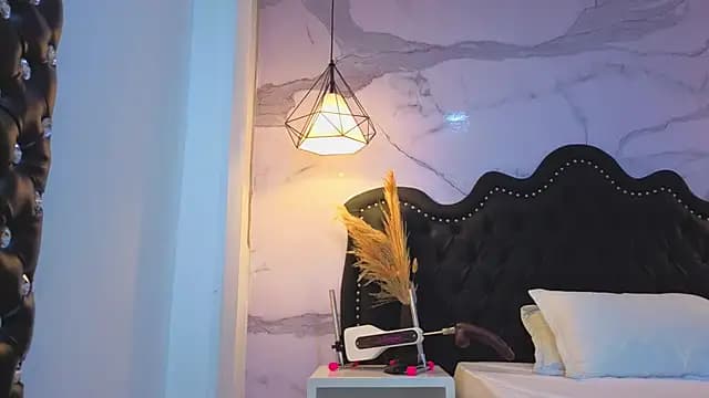 Carohorny4u live cam