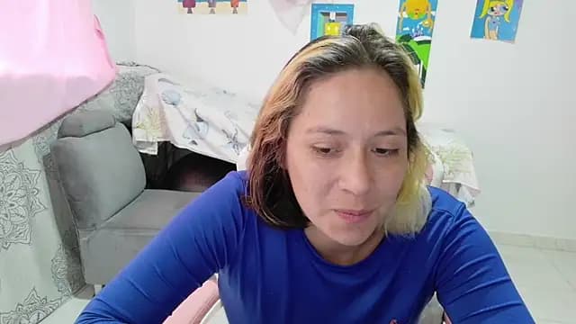 MommyMiaWs live cam on Stripchat