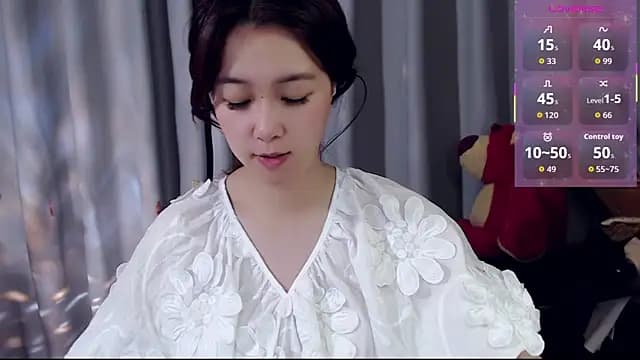 XueLi1902 live cam on Stripchat
