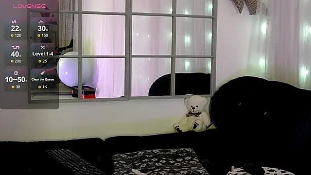 SarahRaynex live cam on Stripchat
