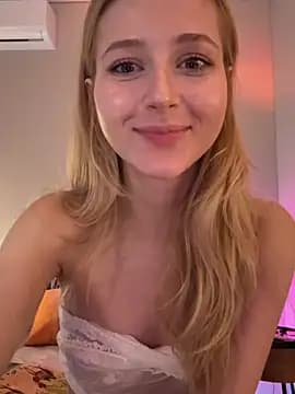 LunaRase live cam