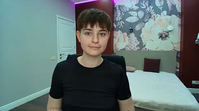 EmiliaYours live cam on Stripchat
