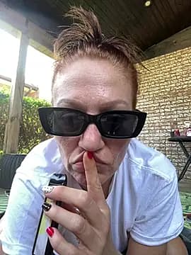 TheSweetestSlut live cam