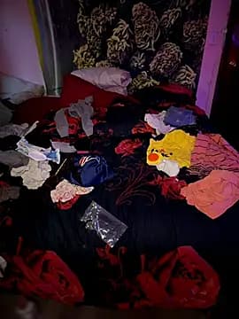 Milfshortcakes live cam on Stripchat