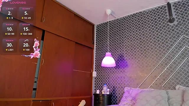 Aleja_bloom live cam