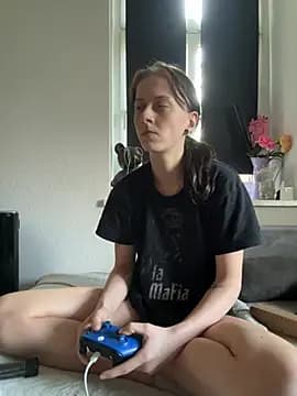 Queenadri live cam