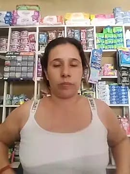 MIA-LARIOS live cam