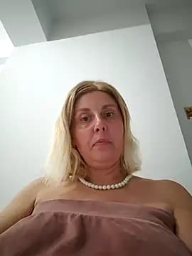 Amelia9798 live cam