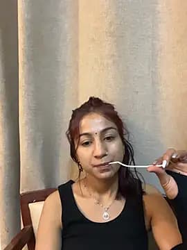Juliywant live cam