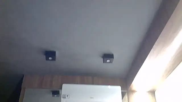 SkinnyKitten live cam