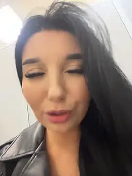 Tisha_Busty live cam