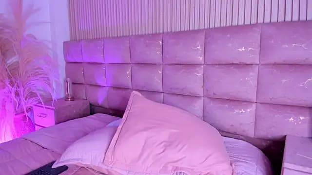 HannaRhodes live cam