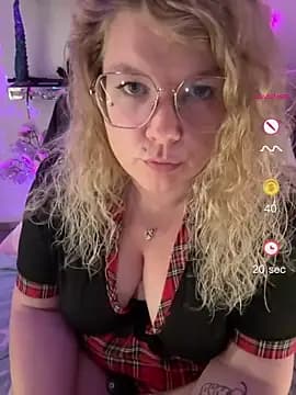 CurvyAnonymousGirl89 live cam