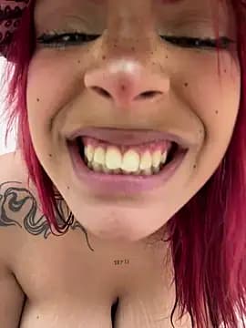 GiaRedd live cam