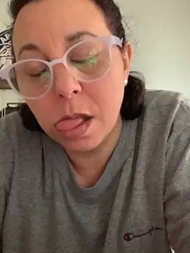 LupitaHaze live cam