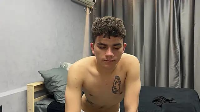 MaxWoolf live cam