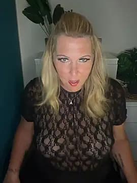 SuesseAurelie1 live cam on Stripchat