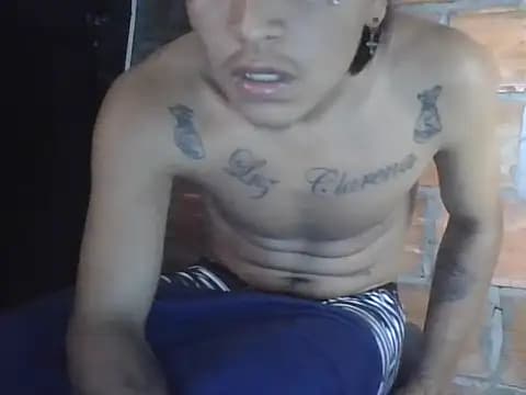 perloon live cam on Stripchat