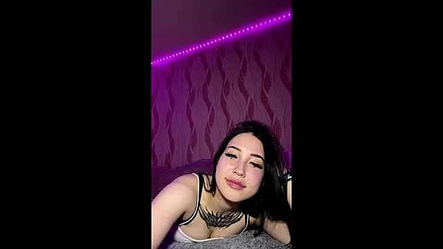 Greeneyedlauren live cam on Stripchat