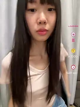 xinyu789 live cam on Stripchat