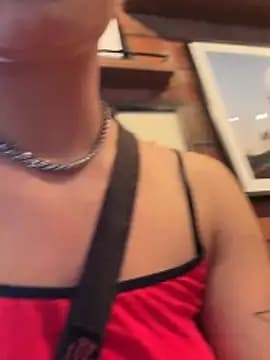 alldogsgotoheaven live cam on Stripchat