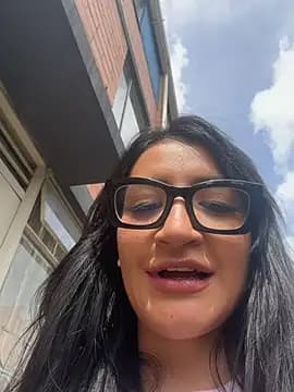 Charlottee01 live cam