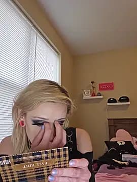 AmethystFoxx live cam