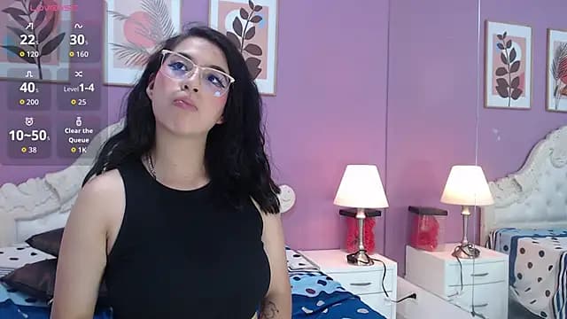 YayaQueen live cam on Stripchat