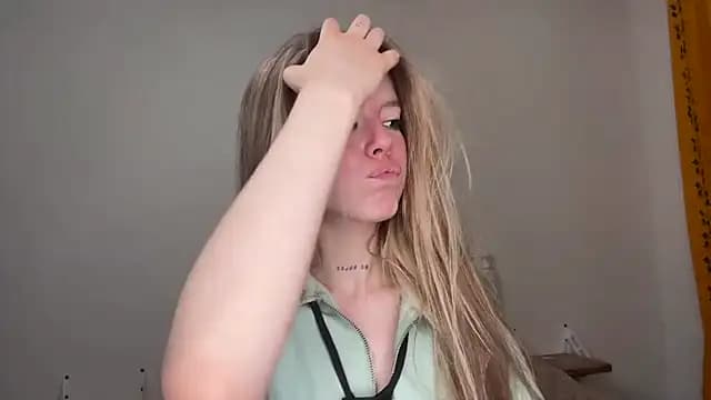 Catrinee live cam