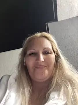 Divineblond live cam
