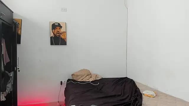 just2latins live cam on Stripchat