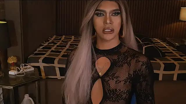 ElegantKellyTS live cam
