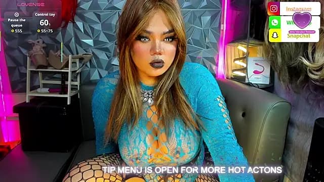 AlwaysHornyMia live cam