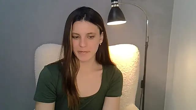 KiraHoney live cam