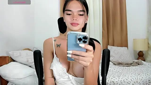 kendall_petite18 live cam