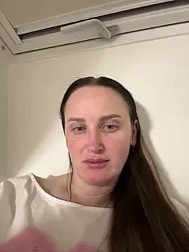 TomilaSi live cam