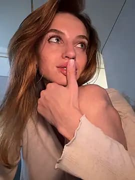 -AngelAri live cam