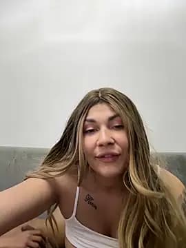 MiaKiittyy live cam