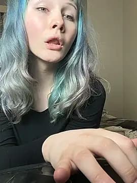 AlexaGudz live cam on Stripchat