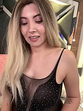 OneBeauty_ live cam on Stripchat