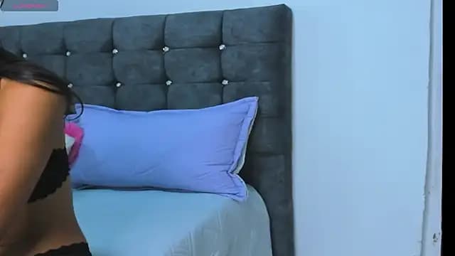 Arietta_temptation live cam on Stripchat