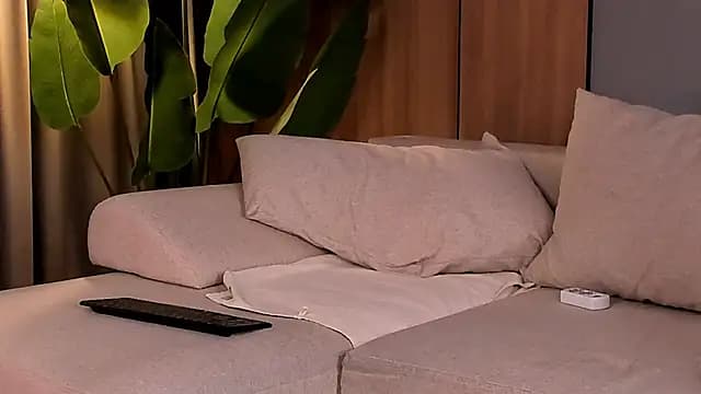 MiraVolt live cam