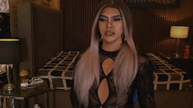 ElegantKellyTS live cam